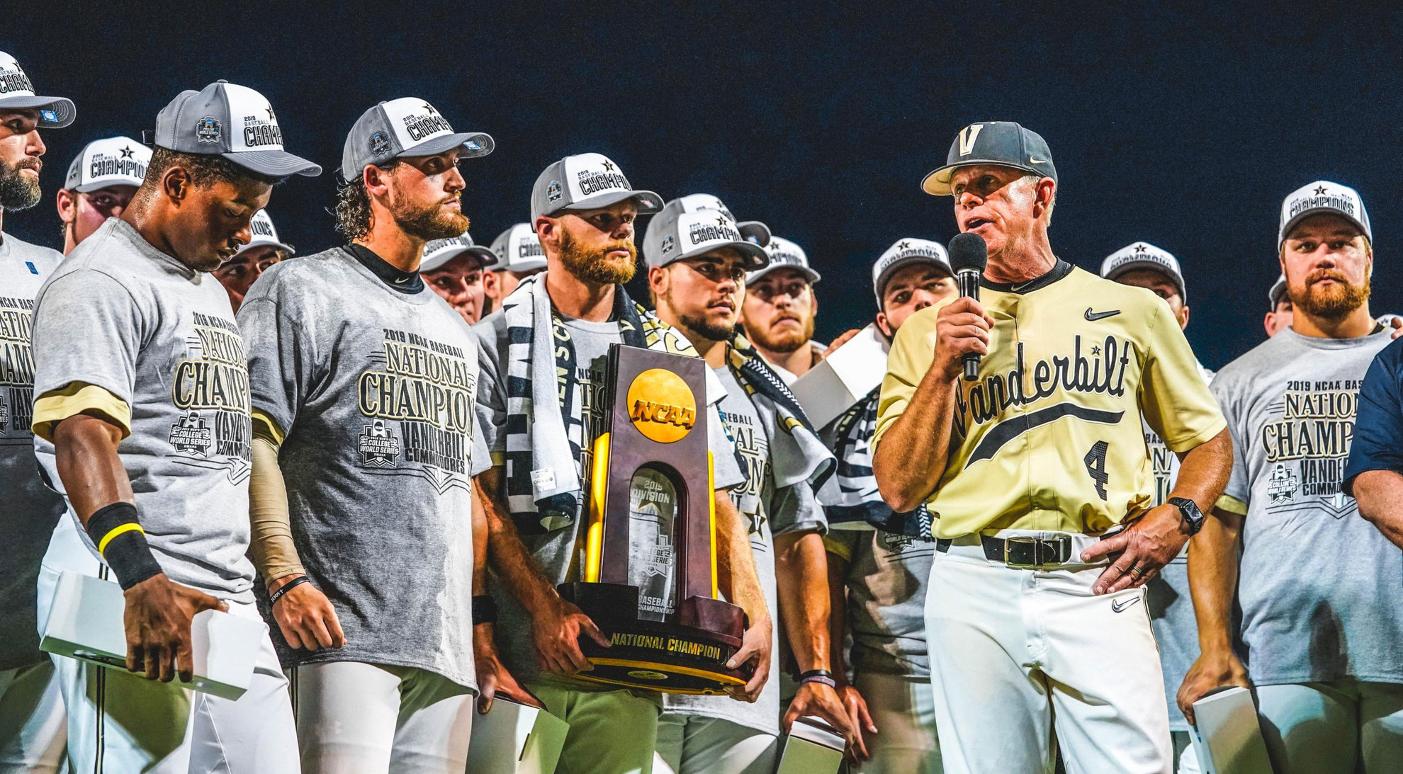 2JR07499 Tim Corbin