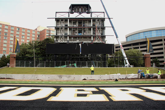 550vufbstadiumvideoboard8612.jpg
