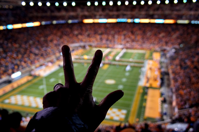 640vusign120213neyland.jpg