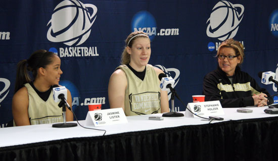 550_031912_wbb_ncaa_pc.jpg