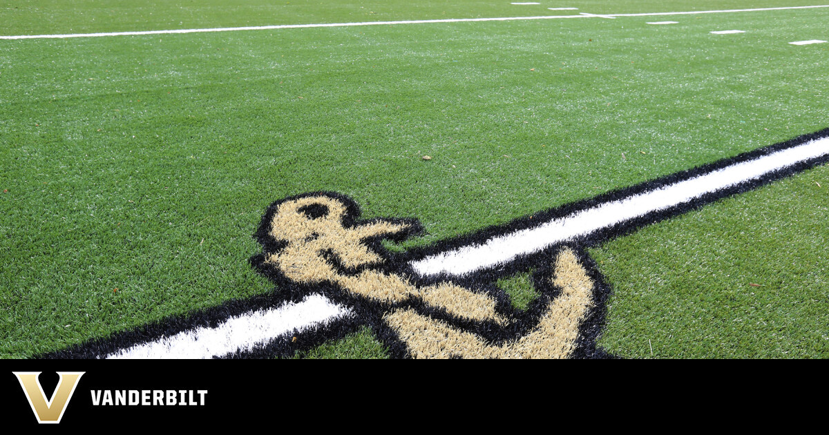 Cincinnati Bearcats Unveil New Field Turf For 2016 Season