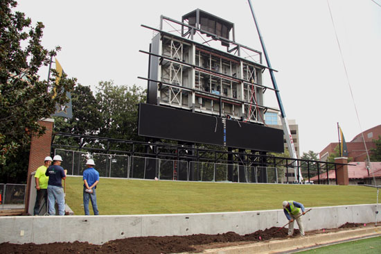 550vustadium8612videoboard.jpg