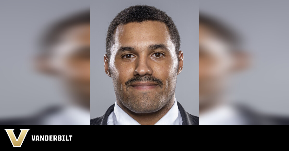 Kevin Maxen, Jaguars assistant strength coach, comes out as first openly  gay male coach in NFL