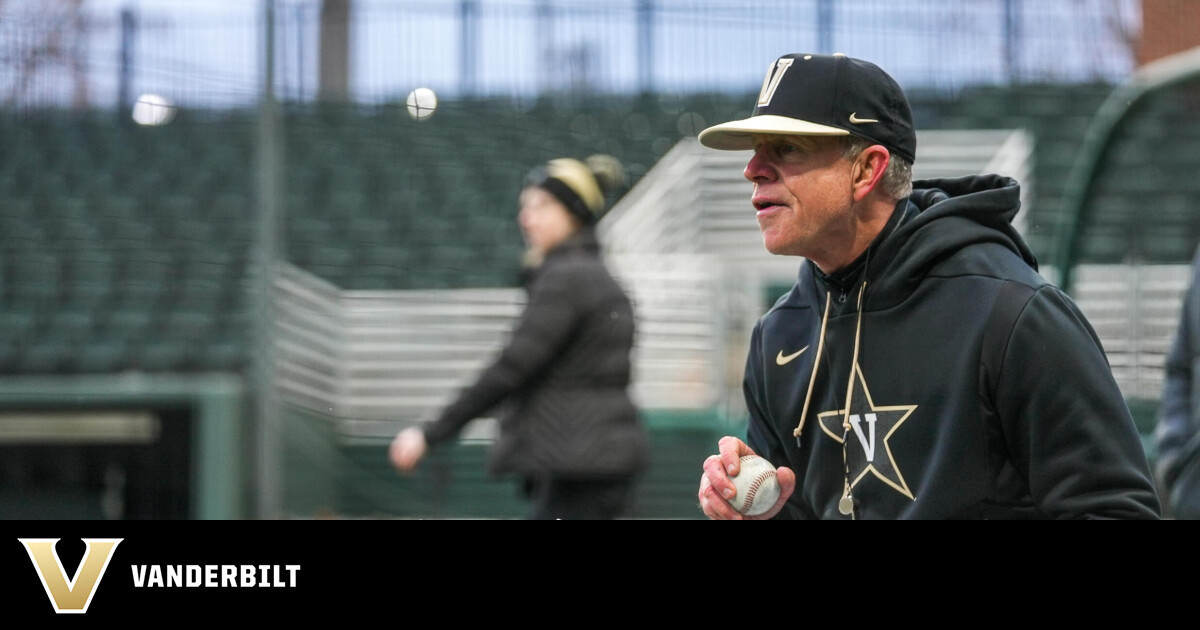 Four Dores named Louisville Slugger preseason All-Americans