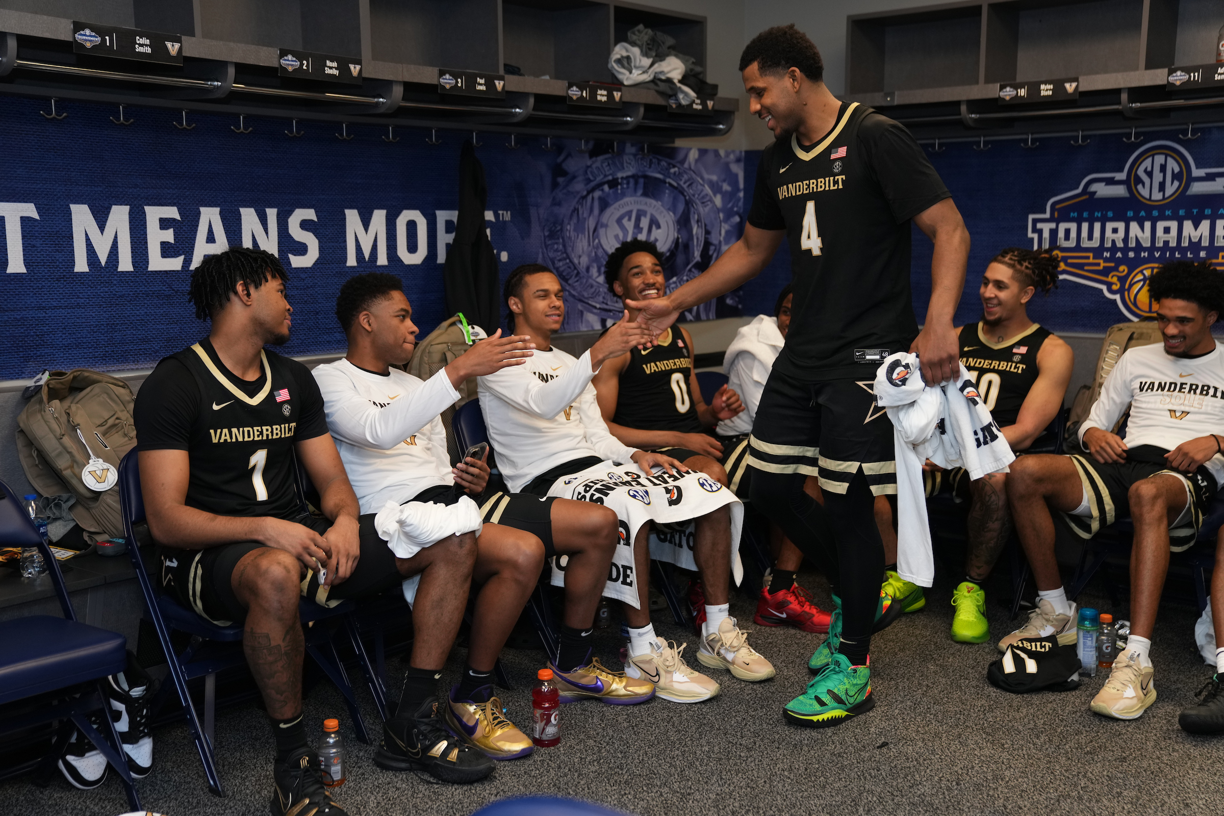 Jerry Stackhouse sneakers are from cancer patient for Vanderbilt-Kentucky  basketball game
